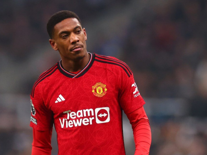 MU mừng rỡ khi Fenerbahce trả giá mua 'ông kễnh' Martial