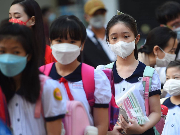 Trung tâm ngoại ngữ, tin học không được thu học phí dài hạn