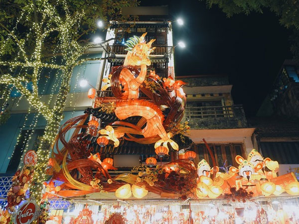 Địa điểm hot nhất Hàng Mã những ngày này: Ai đi qua cũng phải ngước nhìn, là góc chụp ảnh yêu thích của giới trẻ
