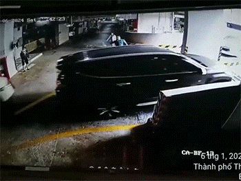 Tài xế ôtô tông loạn xạ người phụ nữ ở hầm chung cư rồi bỏ chạy