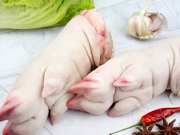Cách làm chân giò hầm thuốc bắc bổ dưỡng cho gia đình