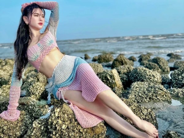 Nữ ca sĩ Việt lấy chồng thứ 2 kém 10 tuổi, mẹ chồng hứa sinh mỗi con tặng 1 mảnh đất, tuổi 40 đẹp nuột nà
