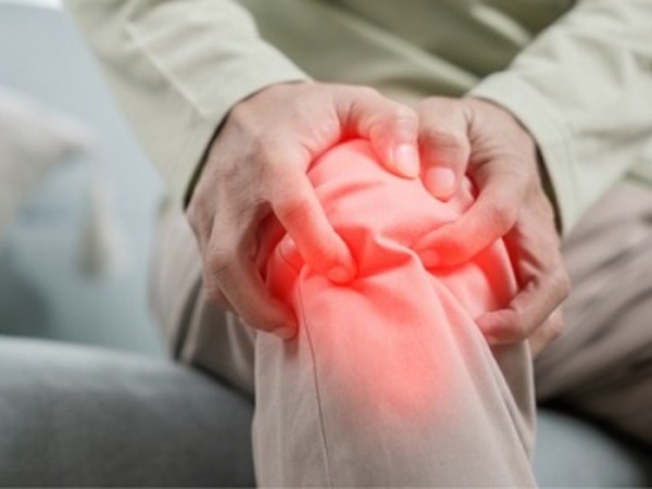 Vì sao thường đau xương khớp khi trời lạnh?