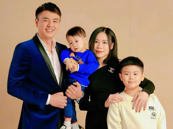 Cuộc sống viên mãn, sự nghiệp thăng hoa ở tuổi 40 của MC Tuấn Tú