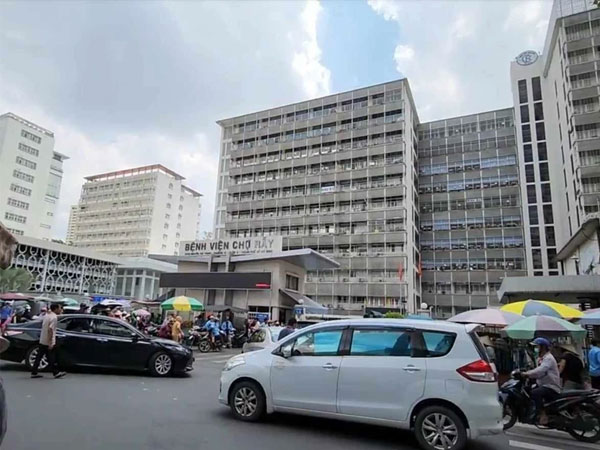 Bị lập biên bản do vi phạm nồng độ cồn, thanh niên tưới xăng tự thiêu