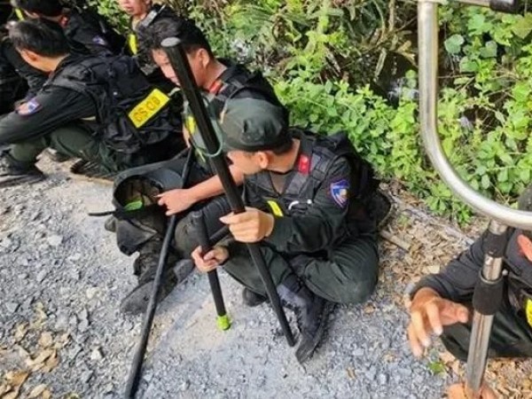 Vạch từng mét rừng tìm kiếm hung thủ giết người cướp tài sản