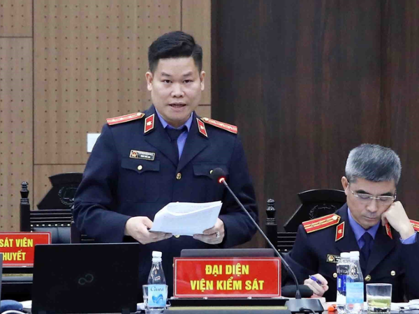 Xét xử vụ Việt Á: Đại diện VKS nhắc đến tin nhắn ‘đếm tiền mòn vân tay’