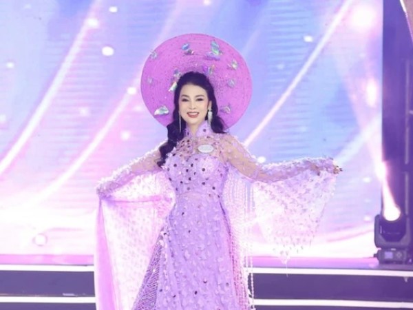 Một Á hậu bị bắt vì 'bảo kê' xe tải, thu lợi bất chính hàng tỷ đồng