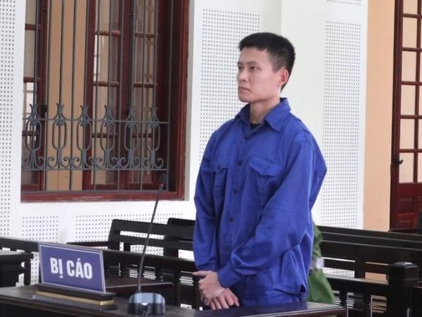 Phó giám đốc cầm dao xông vào cướp ngân hàng lĩnh 4 năm tù
