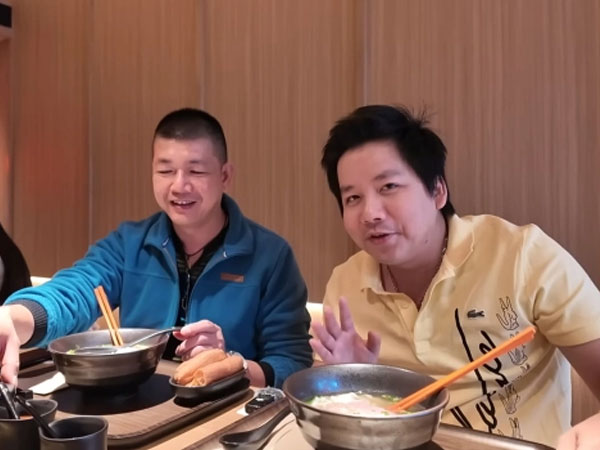 Khoa Pug review quán phở của Chi Pu thế nào mà dân mạng xem xong lại cực kỳ hả hê?