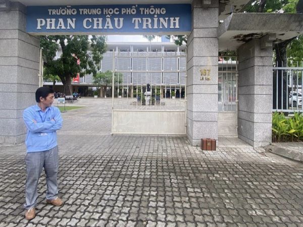 Công an thông tin vụ người lạ đặt chiếc hộp trước cổng trường rồi bỏ chạy
