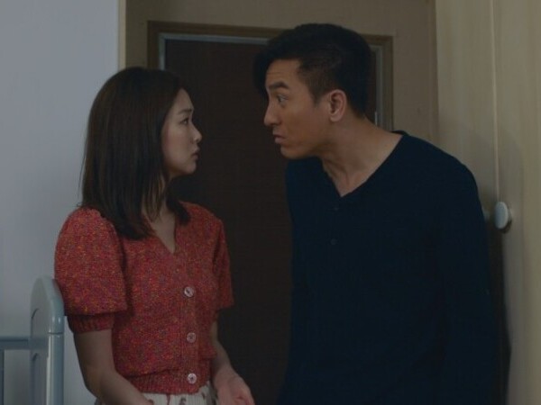 Trở về sau chuyến công tác, tôi ngỡ ngàng khi biết danh tính vị khách lạ mặt ngồi trong nhà