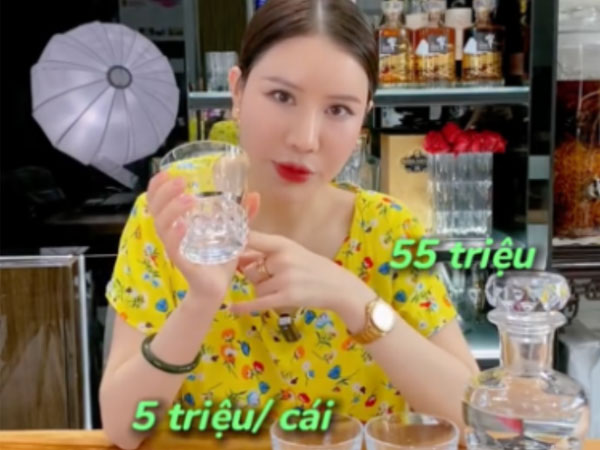 Review bộ ly 100 triệu đồng của shop Thái Công, cô gái khiến ai xem xong cũng như được 'mở mang tầm mắt'