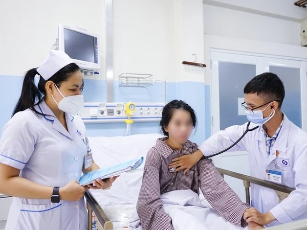 Nữ sinh 21 tuổi đang khỏe mạnh bỗng nguy kịch vì viêm cơ tim cấp, phải chạy ECMO