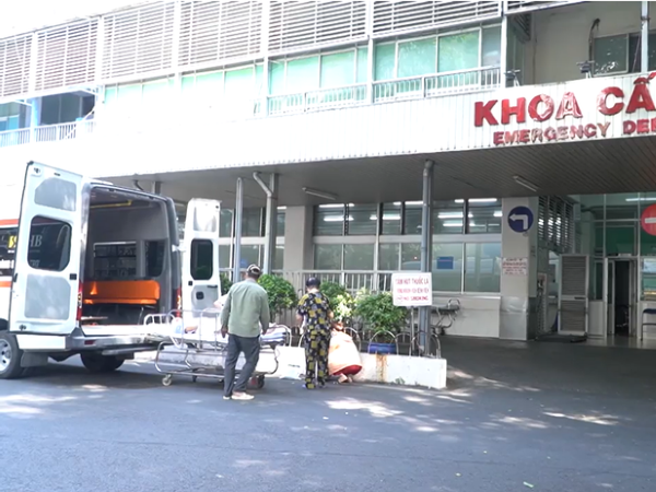 Cô gái xuất huyết não sau phẫu thuật thẩm mỹ, gia đình xin đưa về nhà