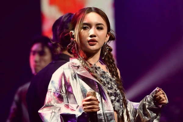 Con gái 'nữ hoàng Wushu' Thúy Hiền: Hát hay như bố, xinh gái giống mẹ, muốn vào showbiz