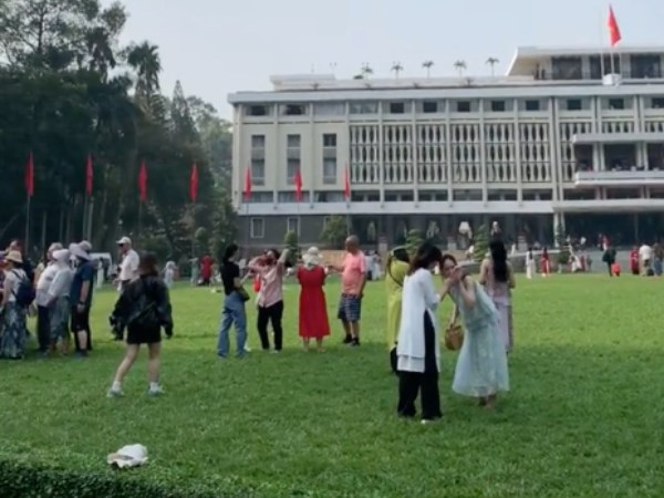 Chụp ảnh ở Dinh Độc Lập, cần chú ý quy định gì để tránh gây tranh cãi?