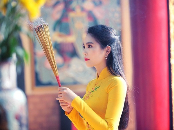 Ngày mùng một cuối cùng năm Quý Mão: Giờ nào lên hương là tốt nhất, cảnh báo có một hướng cần tránh xuất hành