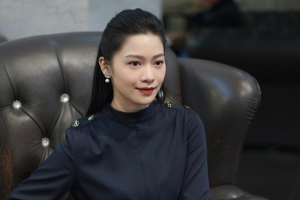 Sau màn cầu hôn triệu đô, nữ MC thay đổi bất ngờ