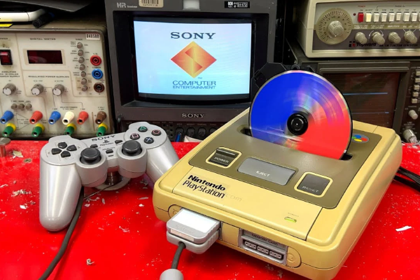 Độc lạ máy chơi game kết hợp cả PlayStation và Nintendo