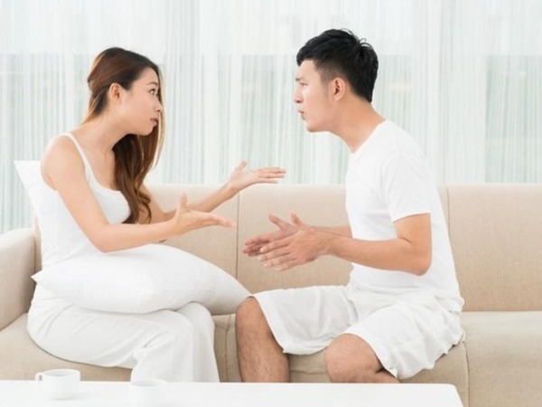 Chồng mang hộp quà nhỏ xíu biếu bố vợ, tôi giận muốn ly hôn nhưng nghe xong lời của bố lại bật khóc hối hận