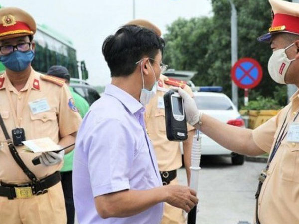 Khi nào CSGT được dừng xe máy đo nồng độ cồn?