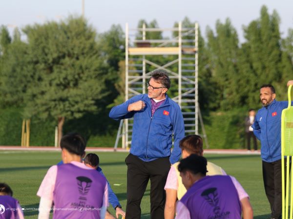 HLV Troussier công bố danh sách chính thức 26 cầu thủ đội tuyển Việt Nam dự VCK Asian Cup 2023