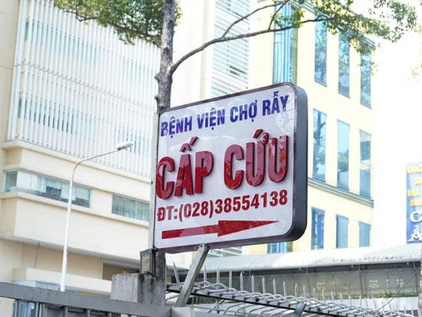 Cô gái tiên lượng không qua khỏi sau khi làm đẹp