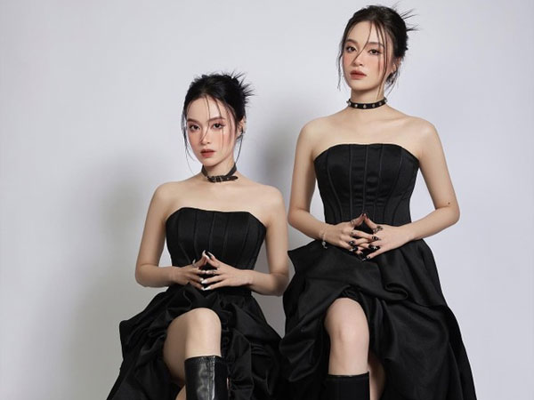 Cặp chị em sinh đôi thừa hưởng gen cực phẩm từ gia đình