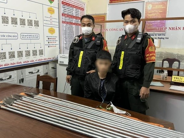 Lời khai của kẻ vác 12 cây dao phóng lợn ngông nghênh trên đường