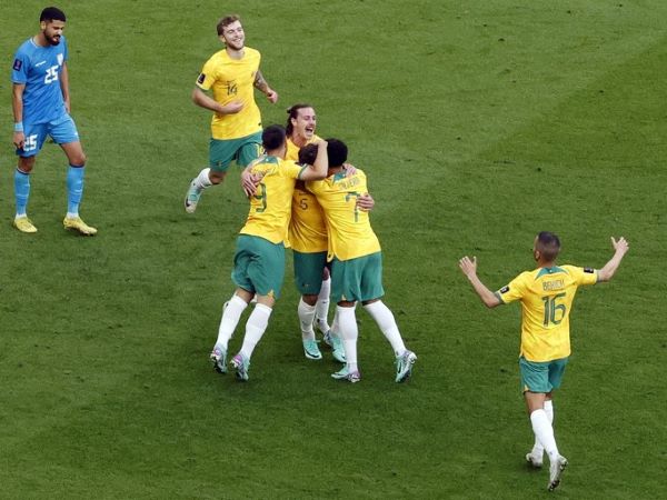 Australia thắng dễ Ấn Độ trong trận ra quân Asian Cup