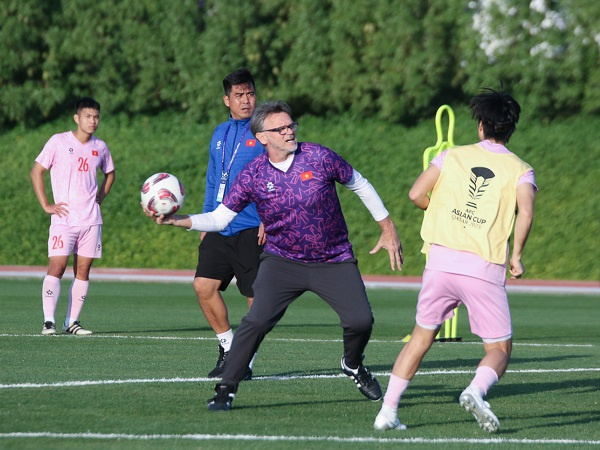 Tuyển thủ Việt Nam: 'Chúng tôi không sang Qatar đá Asian Cup cho vui'