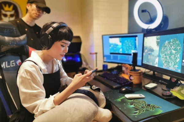 Hiền Hồ lần đầu nói về loạt ảnh từng gây chấn động, đáp trả căng: 'Chuyện tình cảm một mình em quyết định được hết sao?'