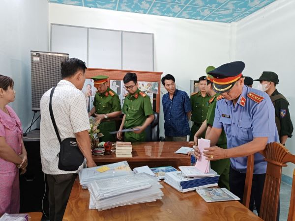 Bắt 2 giám đốc lừa đảo chỉ mới học hết lớp 1
