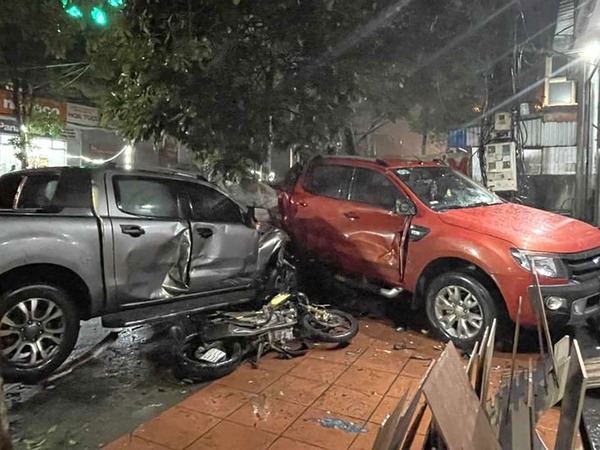 Tạm giữ tài xế xe bán tải gây tai nạn liên hoàn làm 3 người tử vong ở Quảng Ninh