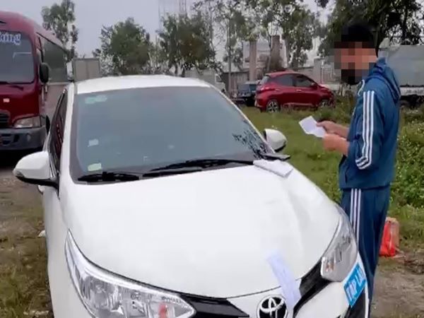 Thầy dạy lái xe ô tô vi phạm nồng độ cồn khi đang chở học viên