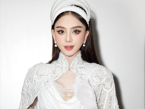 Lâm Khánh Chi bức xúc thông báo bị lừa số tiền lớn