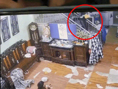 Nữ đạo tặc 'nhơn nhơn' vào thẳng nhà dân để trộm cắp, video từ camera gây 'sốc' về độ liều lĩnh