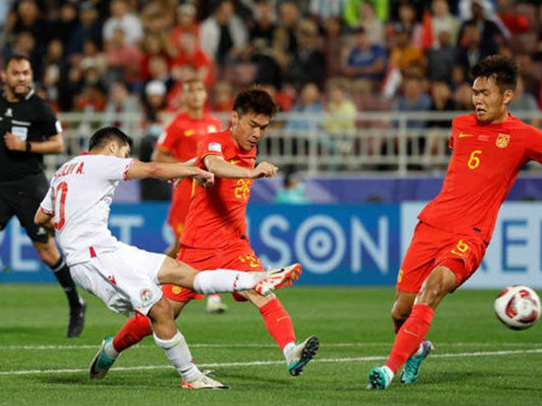 Trung Quốc chia điểm Tajikistan trận mở màn Asian Cup