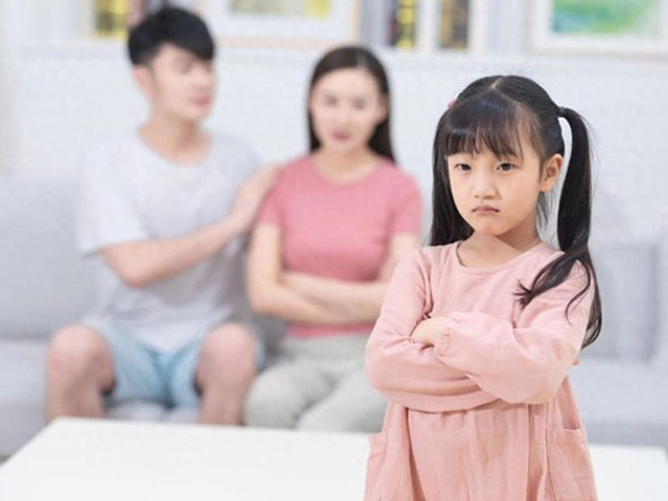 Con lớn lên sống dựa dẫm, không thể làm chủ cuộc đời vì cha mẹ mắc 5 sai lầm này khi nuôi dạy
