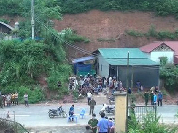 Cổng nhà bất ngờ bị sập, bé gái 7 tuổi đang chơi đùa tử vong