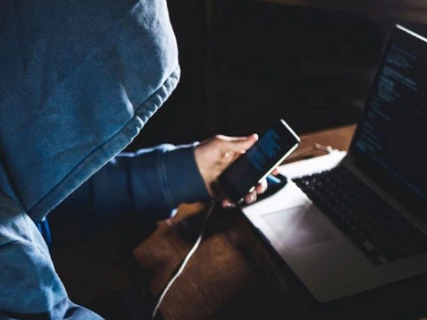 Làm theo những cách này để chống bị hack điện thoại