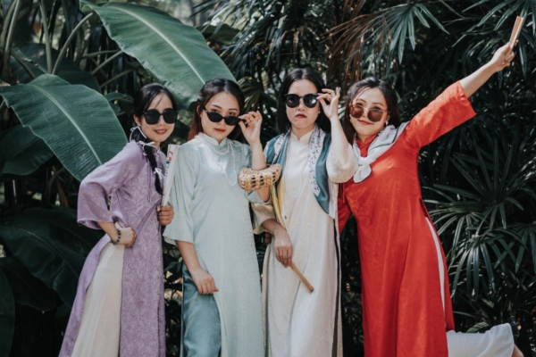 Thợ ảnh kiếm hơn 5 triệu/ngày từ các 'cô hai mợ ba' mê diện áo dài, thuê đồ 'móc nối' với makeup không để lọt ai