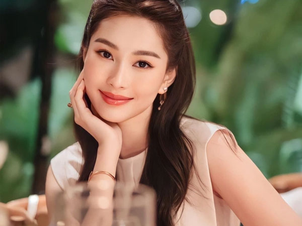 Đặng Thu Thảo làm dâu hào môn: Hiếm khi chia sẻ cuộc sống riêng tư, mối quan hệ với mẹ chồng thế nào?