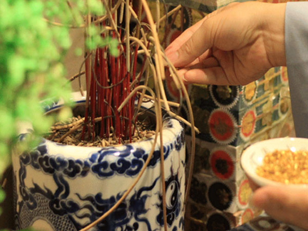 Việc quan trọng với bát hương vào cuối năm, chuyên gia chỉ ra 'ngày đẹp nhất' để thực hiện