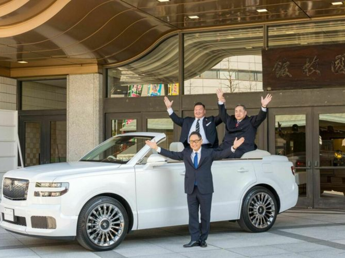 Cận cảnh Toyota Century SUV mui trần 'hàng thửa' cho võ sĩ Sumo