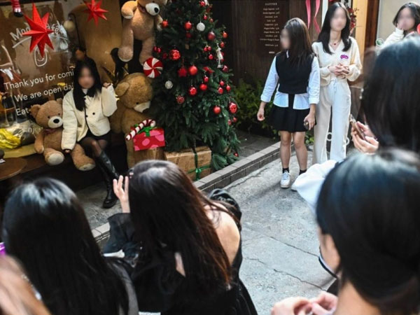 Giới trẻ giật mình khi 'sống ảo' ở quán cà phê: Check-in 1 giờ thu phí cả triệu, không được sử dụng máy ảnh chuyên nghiệp?