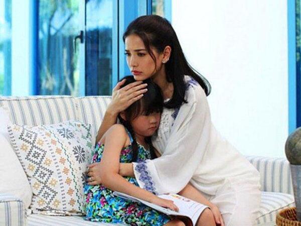 Sau 3 năm ly hôn, tôi dẫn con đến thăm chồng cũ, ngửi thấy mùi lạ trước cửa liền xin tái hôn