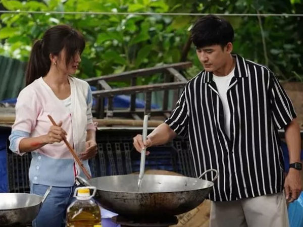 Cặp đôi chàng 42 nàng 37 tuổi cùng 'cưa sừng' làm sinh viên: Đẹp thì vẫn đẹp, nhưng trông quá già