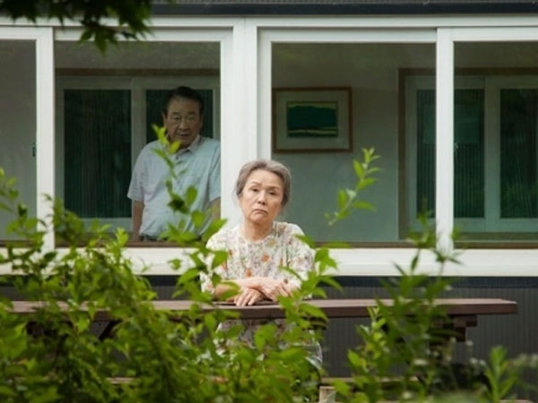 Chuyển 3 tỷ đồng cho bố mẹ mua nhà, mấy năm sau ngỡ ngàng thấy người lạ đứng tên sổ đỏ